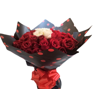 Romantic White & Red Rose Bouquet – Ide...